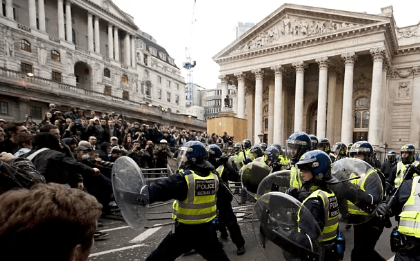 bank of england riot cops